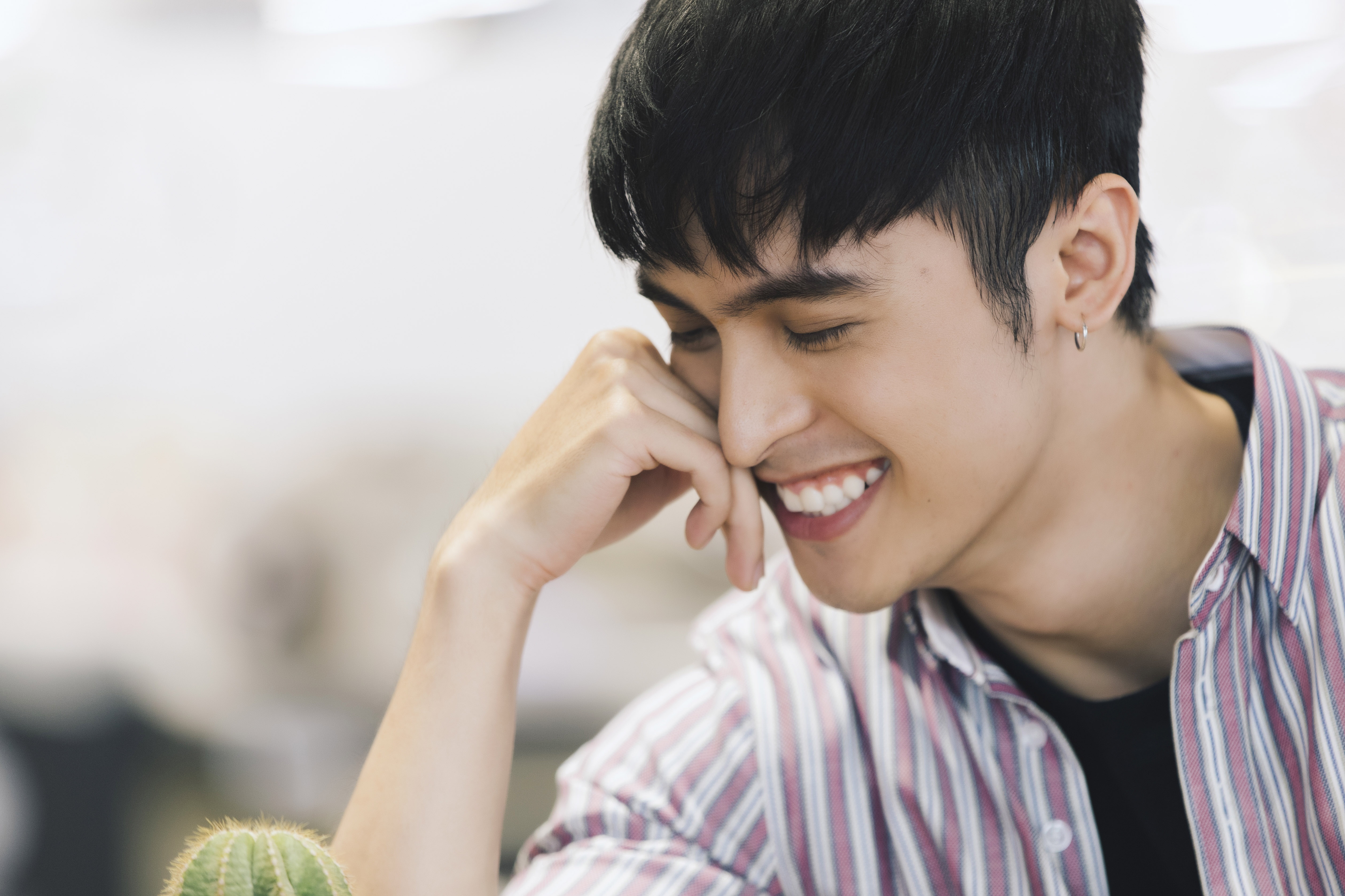 Hot boy lai Thai trong ‘Yeu em bat chap’: Tung phat to roi kiem tien hinh anh