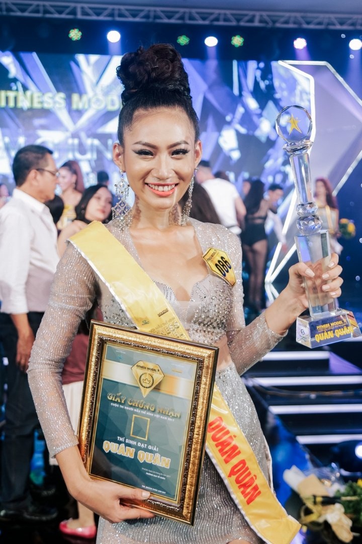 show hen ho The Bachelor anh 1