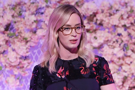 Emily Blunt: 'Khi duoc trao co hoi phu nu co the doi nui, lap bien' hinh anh