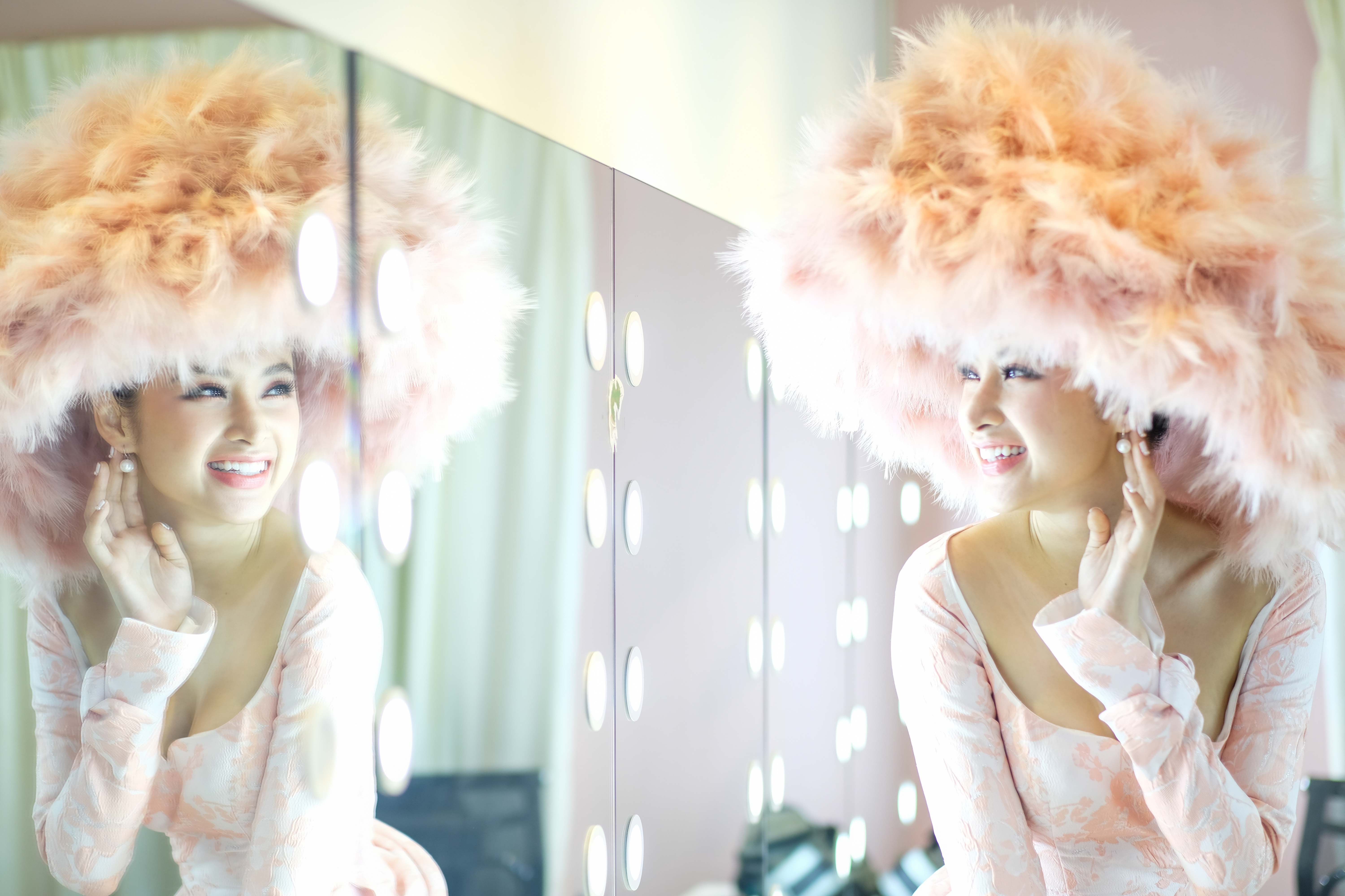 Qua trinh chuan bi 4 tieng cua Angela Phuong Trinh de du Fashion Week hinh anh