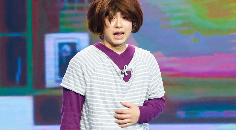 Akira Phan tiep tuc gia gai tren san khau hinh anh