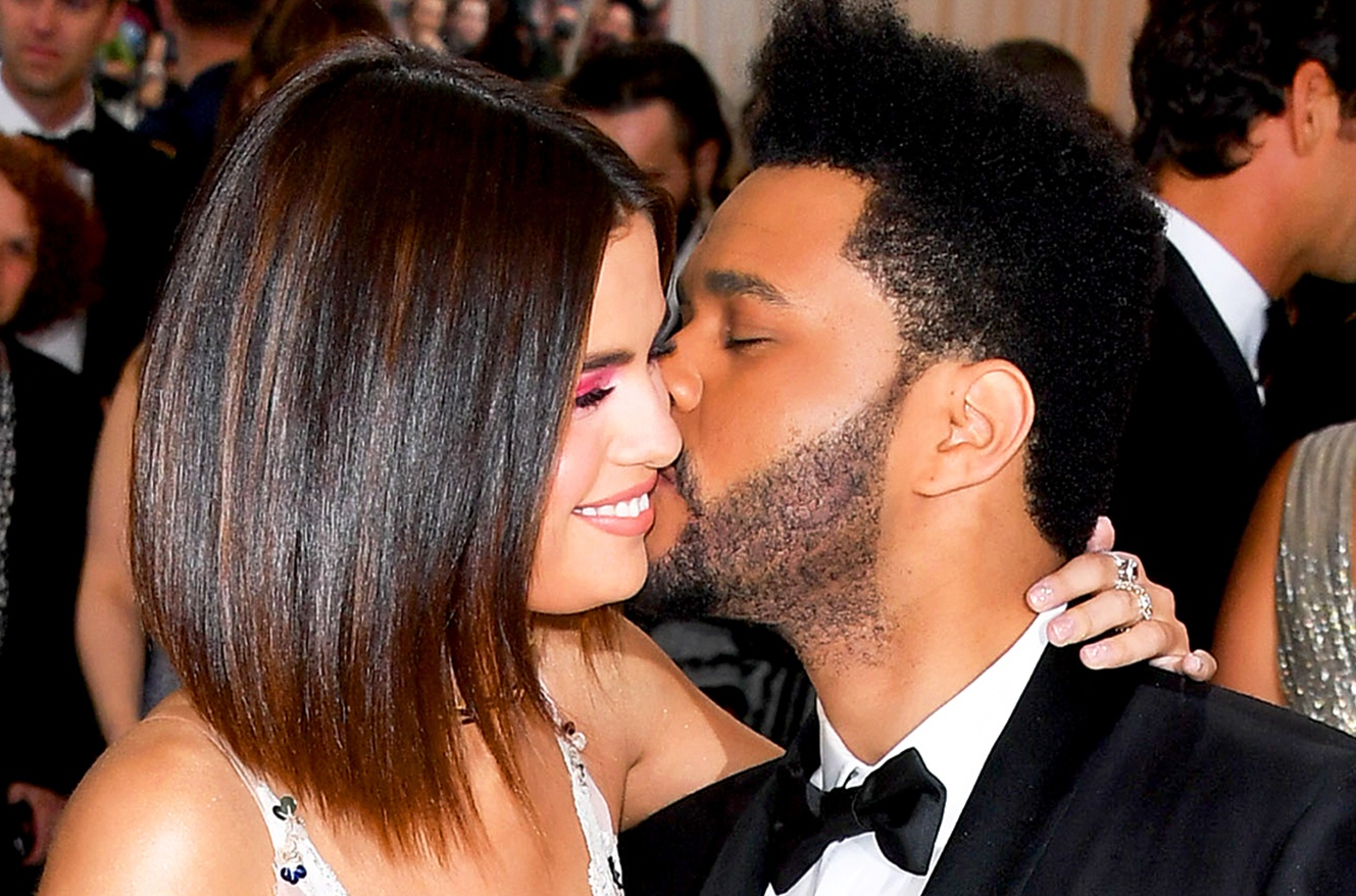 Nhung cap doi hot nhat tung sanh doi tinh tu tren tham do Met Gala hinh anh