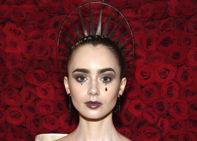 10 ngoi sao trang diem dep nhat tham do Met Gala 2018 hinh anh