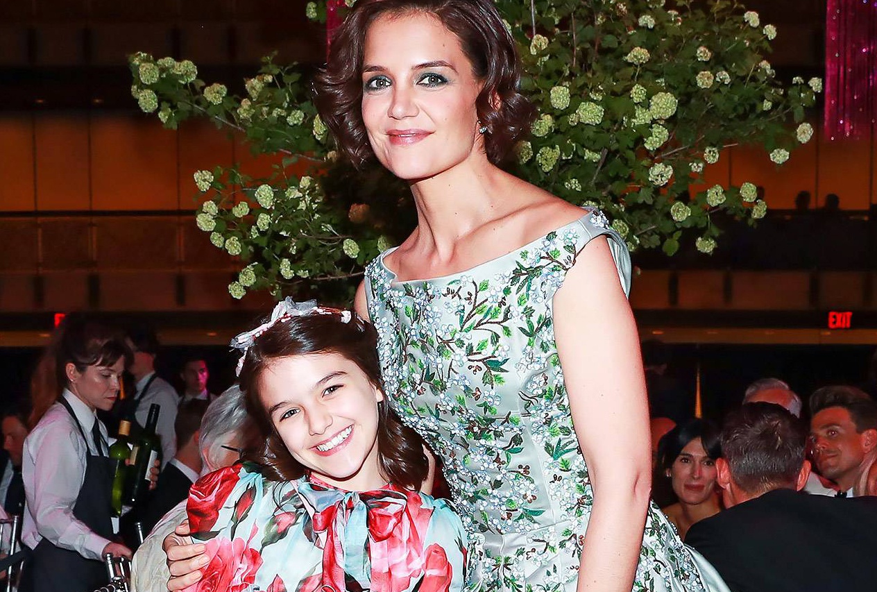 Suri Cruise duoc khen xinh nhu thien than o tuoi 12 hinh anh