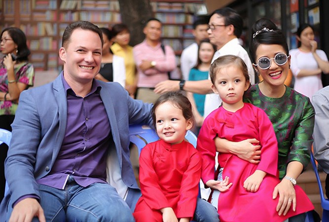 Hong Nhung ly hon chong anh 4