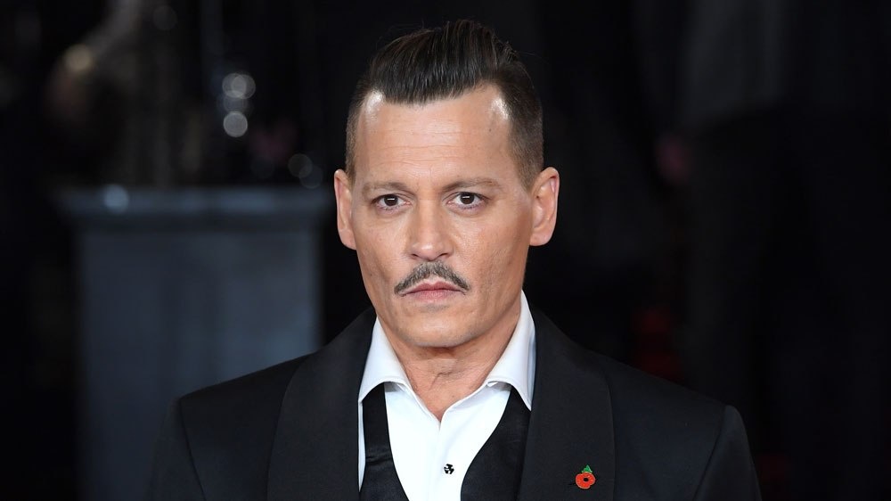 Johnny Depp bi kien vi hanh hung, ngang nguoc voi nhan vien doan phim hinh anh