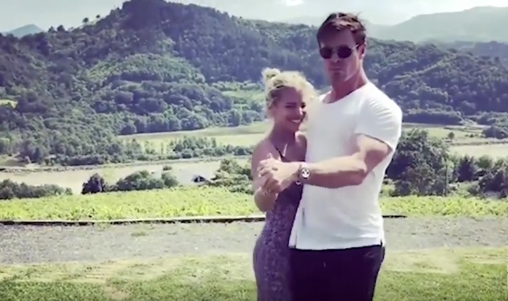 Doan clip Chris Hemsworth nhay bai 'Despacito' cung vo hinh anh