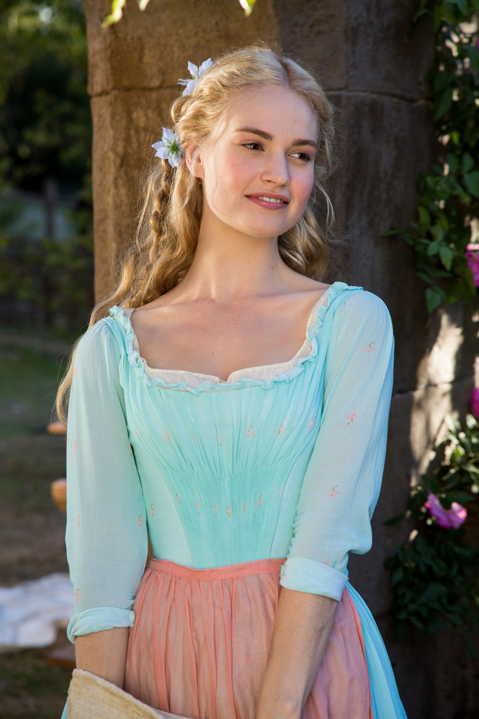 Lily James anh 9