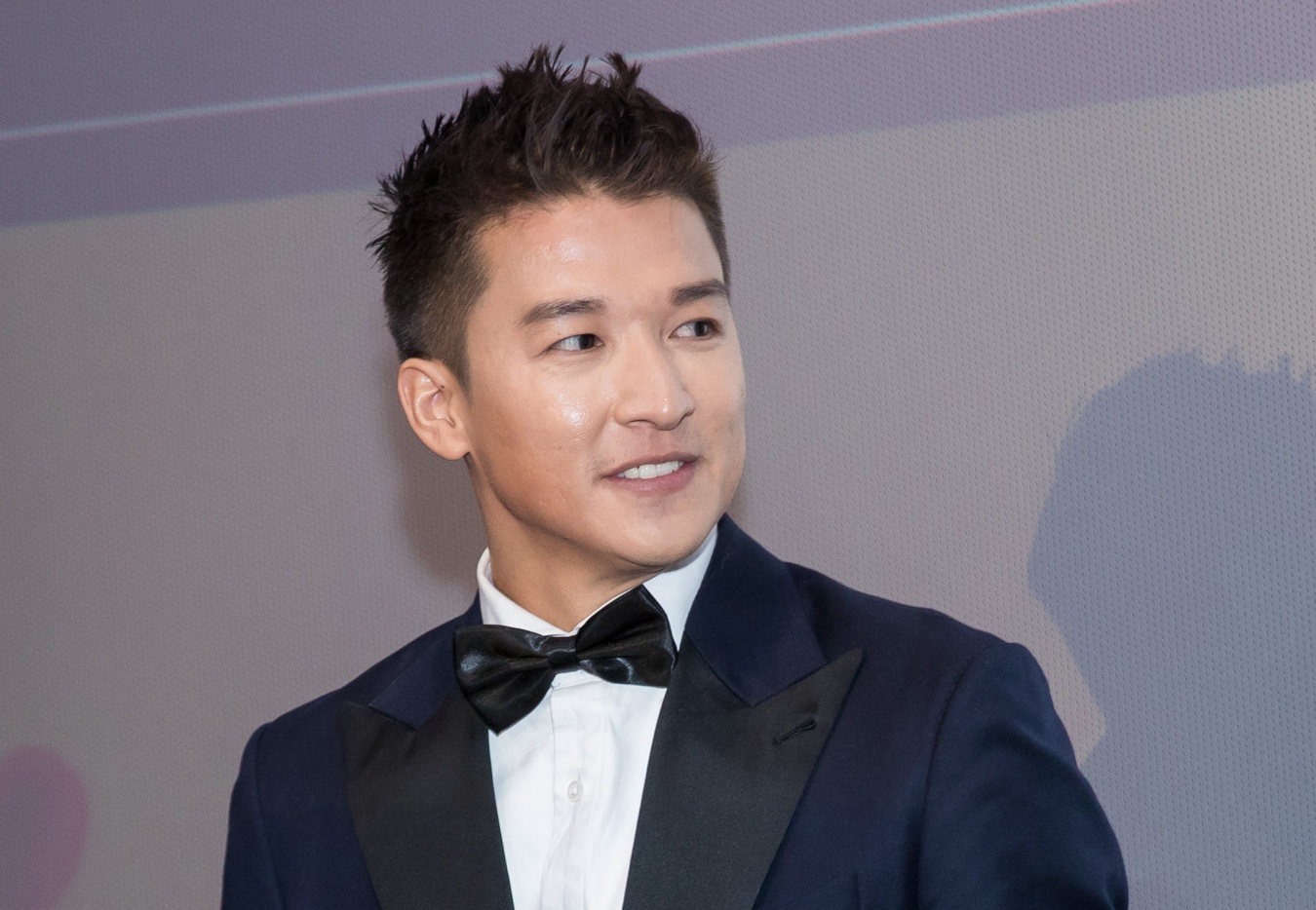 He lo danh tinh chang trai duoc 24 co gai theo duoi trong show hen ho hinh anh