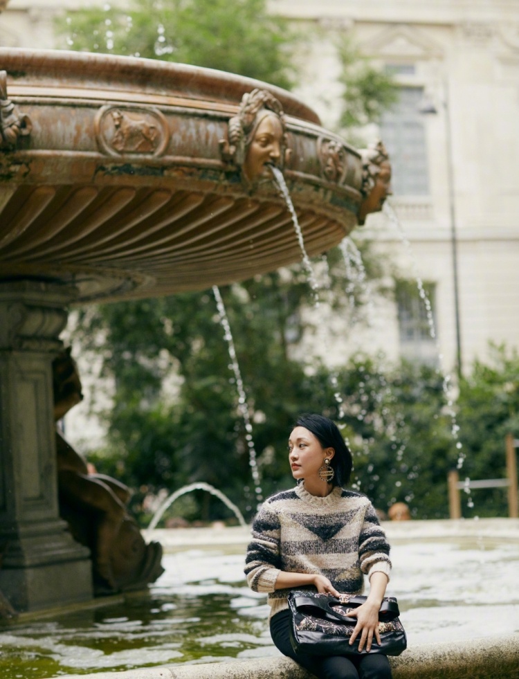 Chau Tan chup anh o Phap anh 4