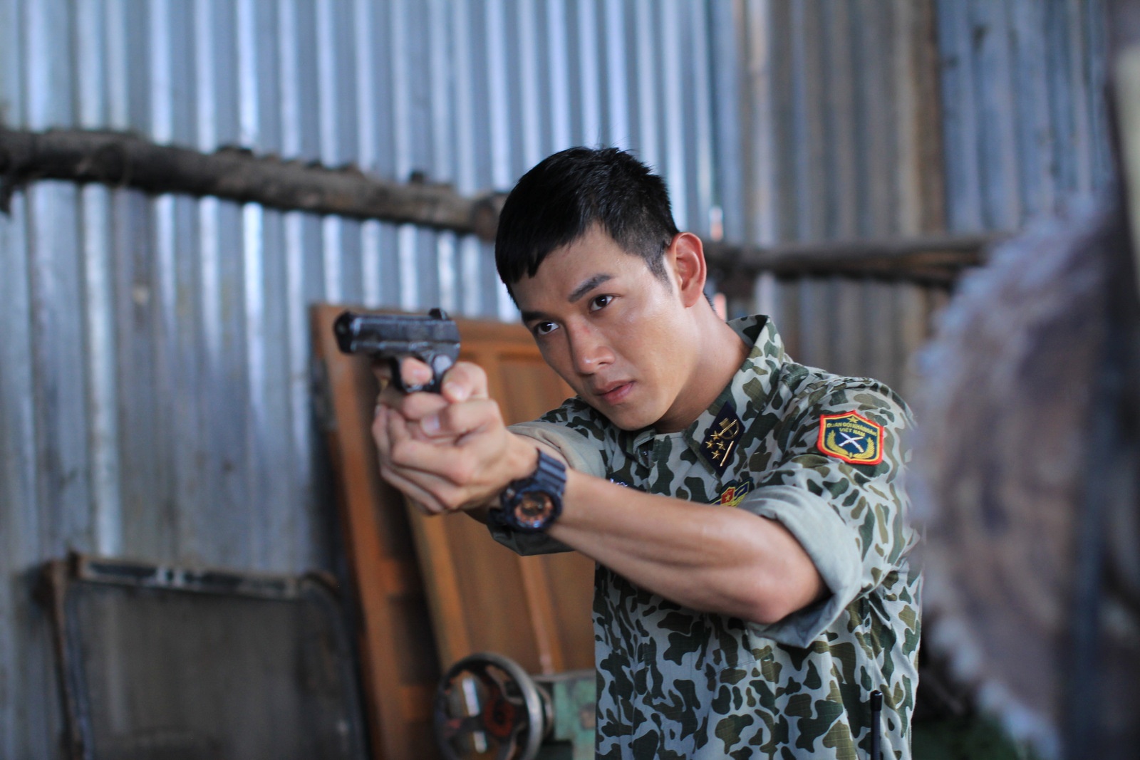 Song Luan dong Hau due mat troi anh 1