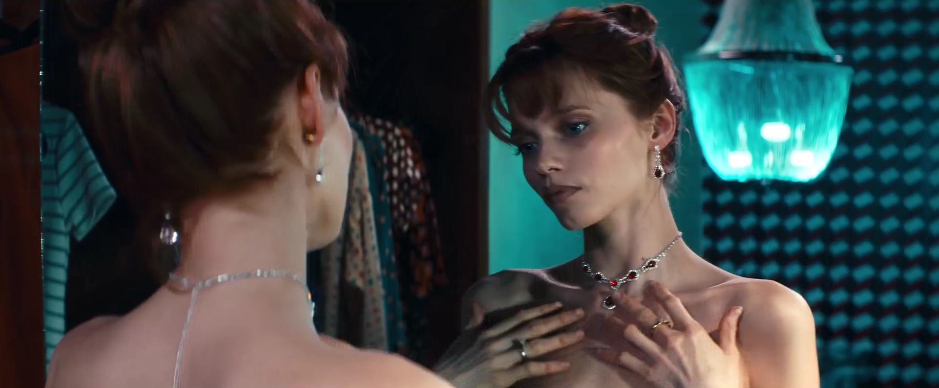 Trailer phim 'Chan dai va ac quy' hinh anh