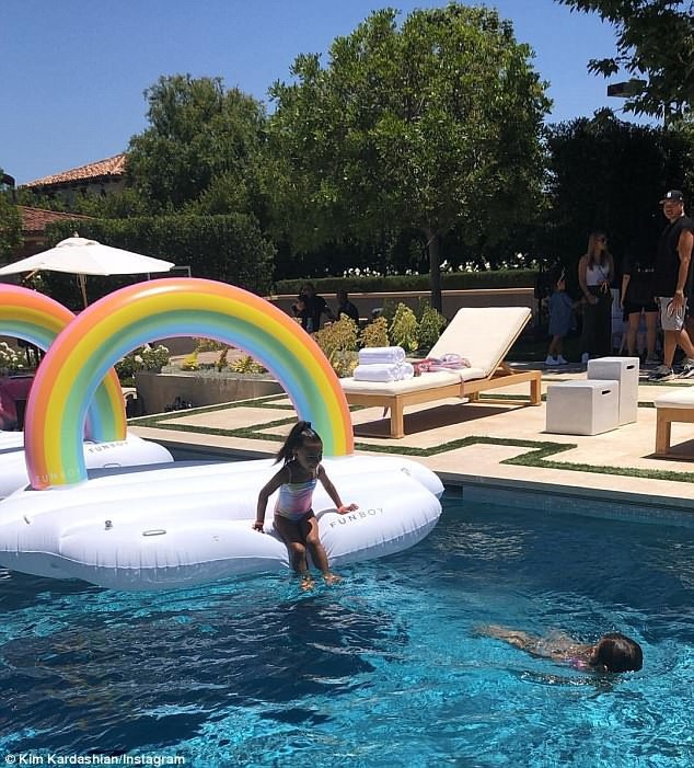 tiec sinh nhat con Kim Kardashian anh 3