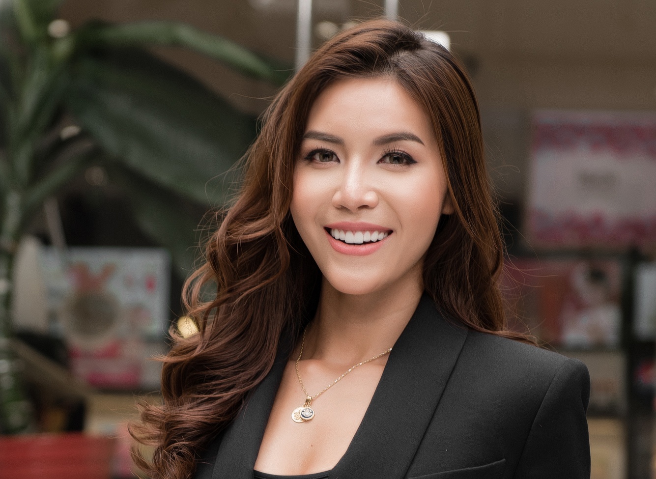 Minh Tu: 'Da la hoa hau thi phai han che khoe than, an mac goi cam' hinh anh