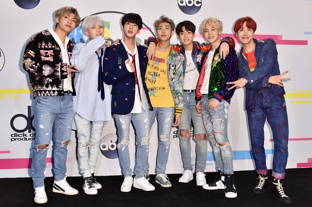 Phim ve phia sau anh hao quang cua nhom nhac dinh dam BTS hinh anh