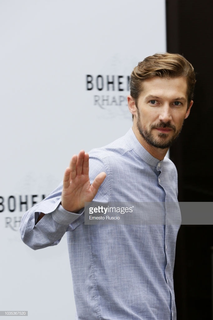 dan my nam phim tieu su Queen anh 7