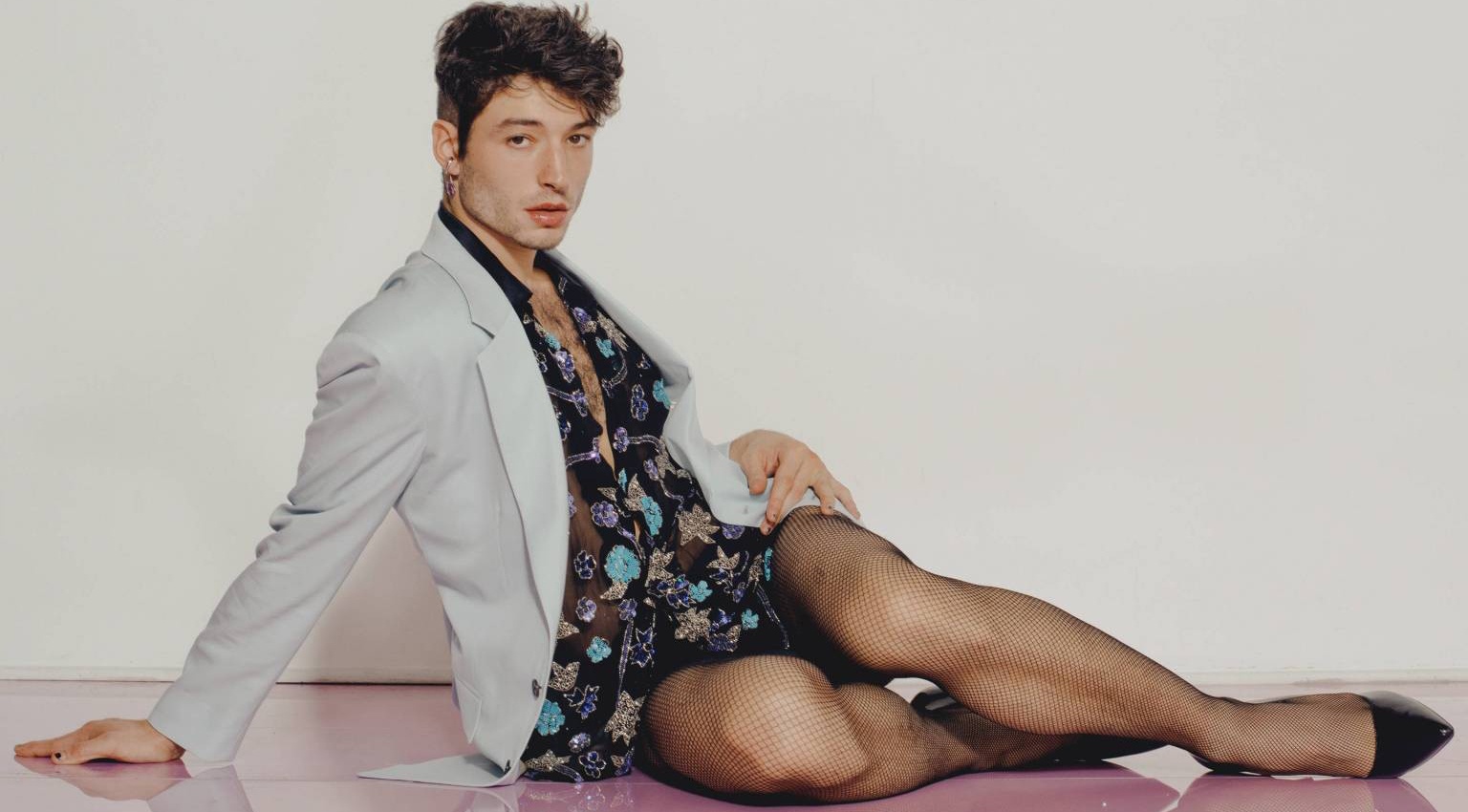 Sao nam phim 'Fantastic Beast' chup anh nu tinh cho tap chi Playboy hinh anh