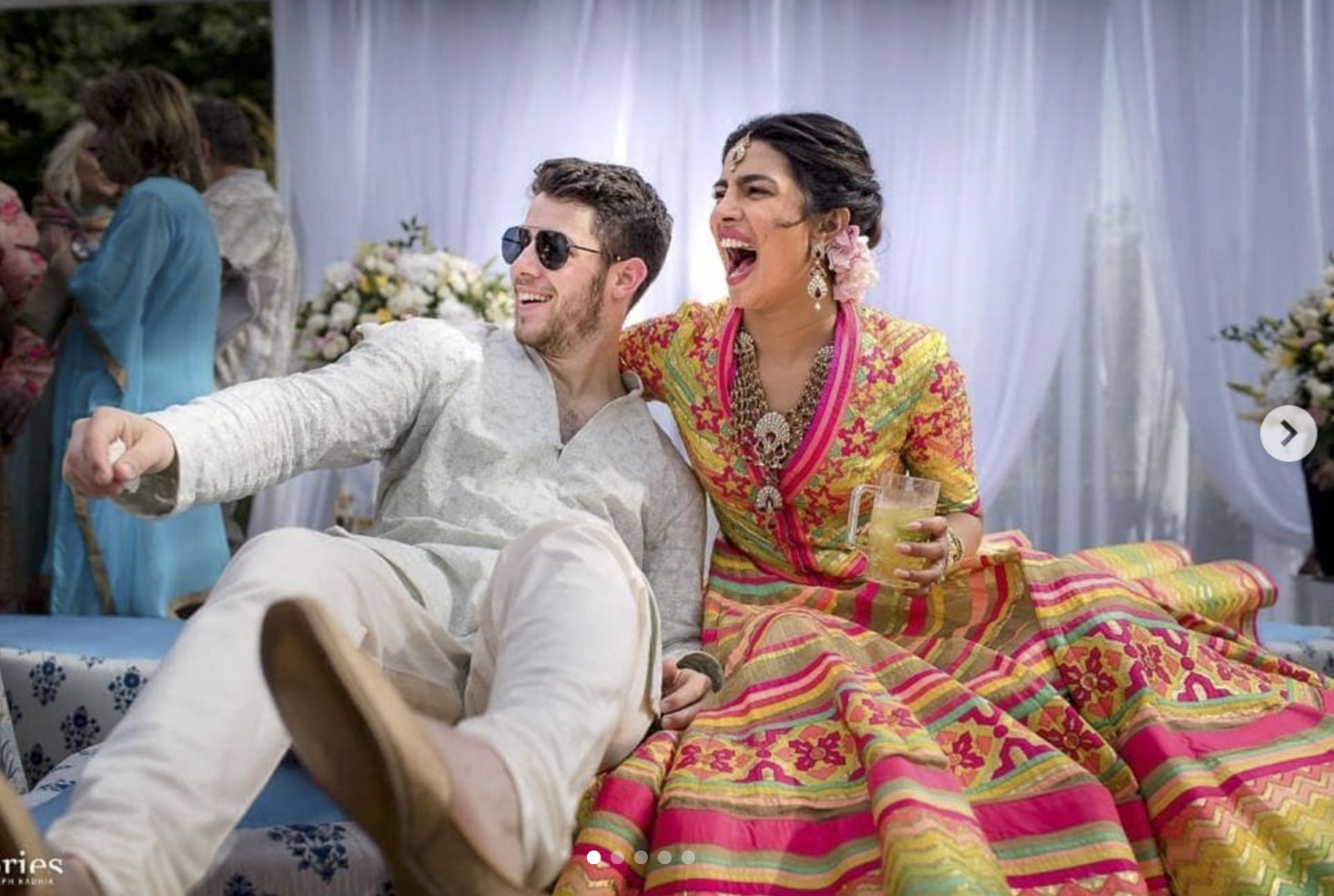 Loat anh dep nhu tranh tai dam cuoi cua Nick Jonas va hoa hau the gioi hinh anh