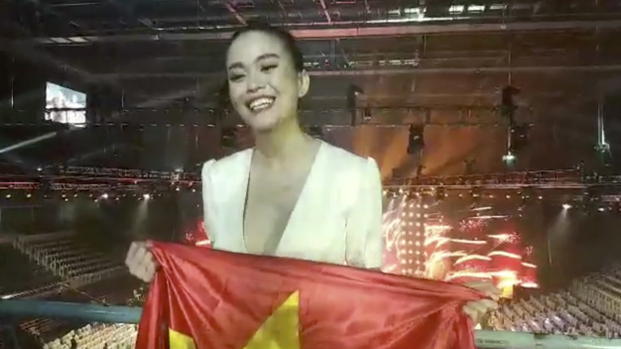 Hai A hau Hoang Thuy, Mau Thuy xuc dong truoc ky tich cua H'Hen Nie hinh anh