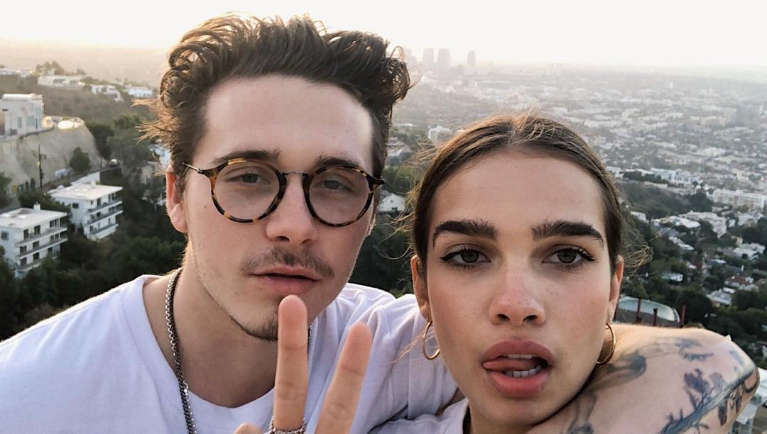 Nhung khoanh khac tinh tu cua Brooklyn Beckham va ban gai hon tuoi hinh anh