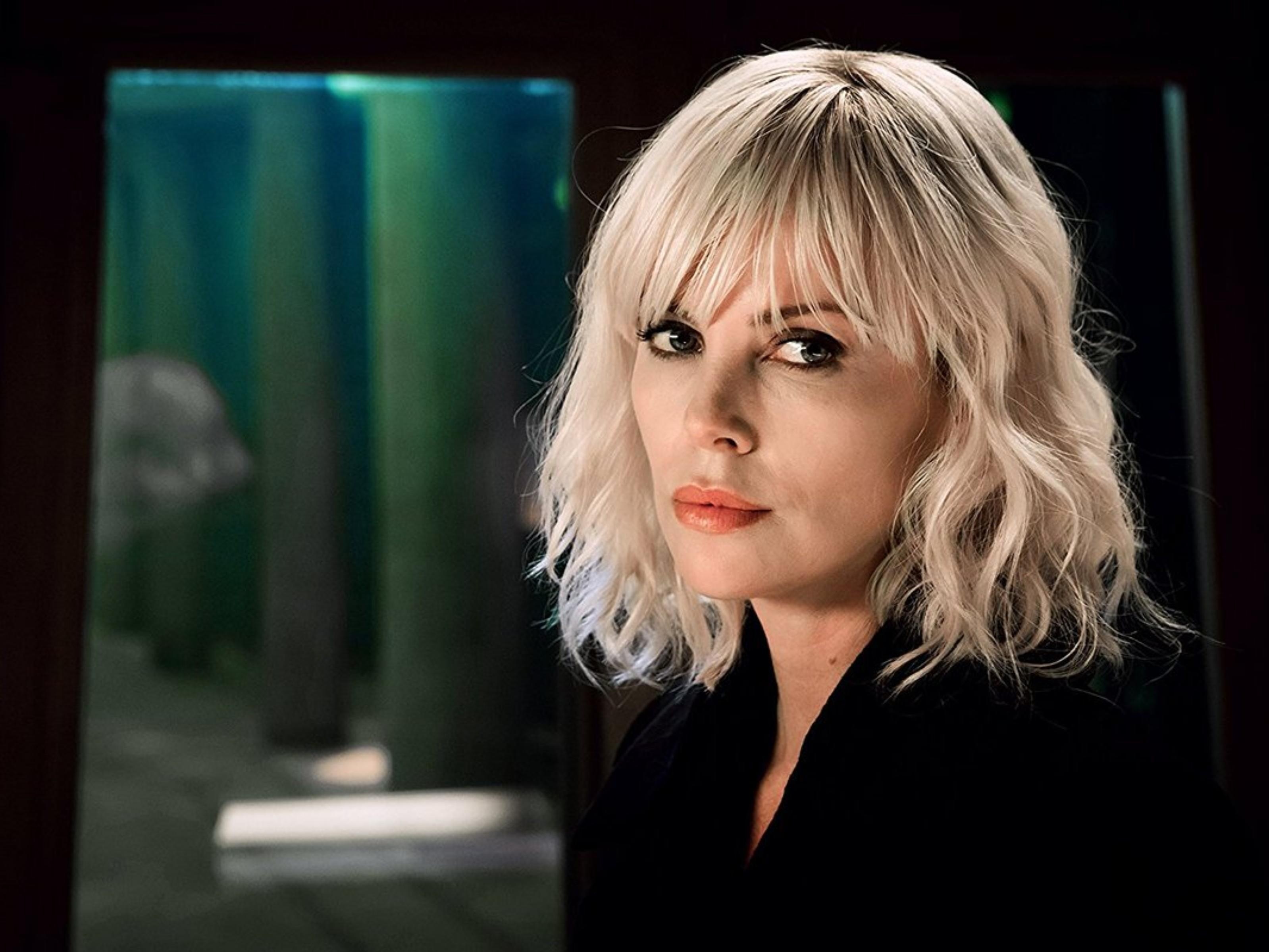 Brad Pitt hen ho Charlize Theron anh 10