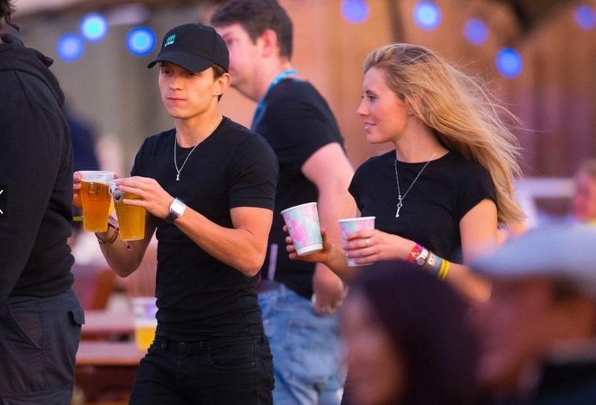 Tom Holland hen ho anh 4