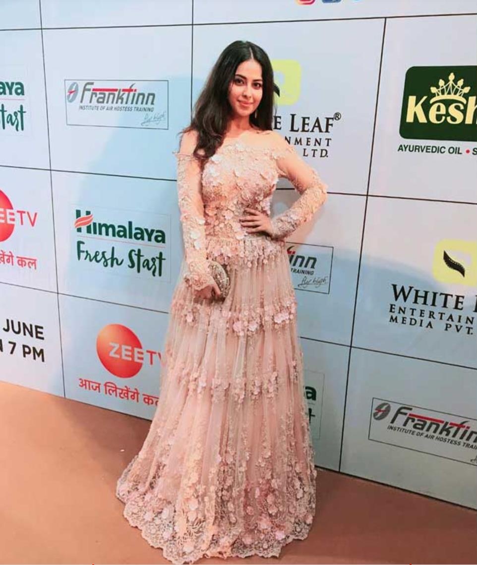 co dau 8 tuoi Avika Gor anh 8