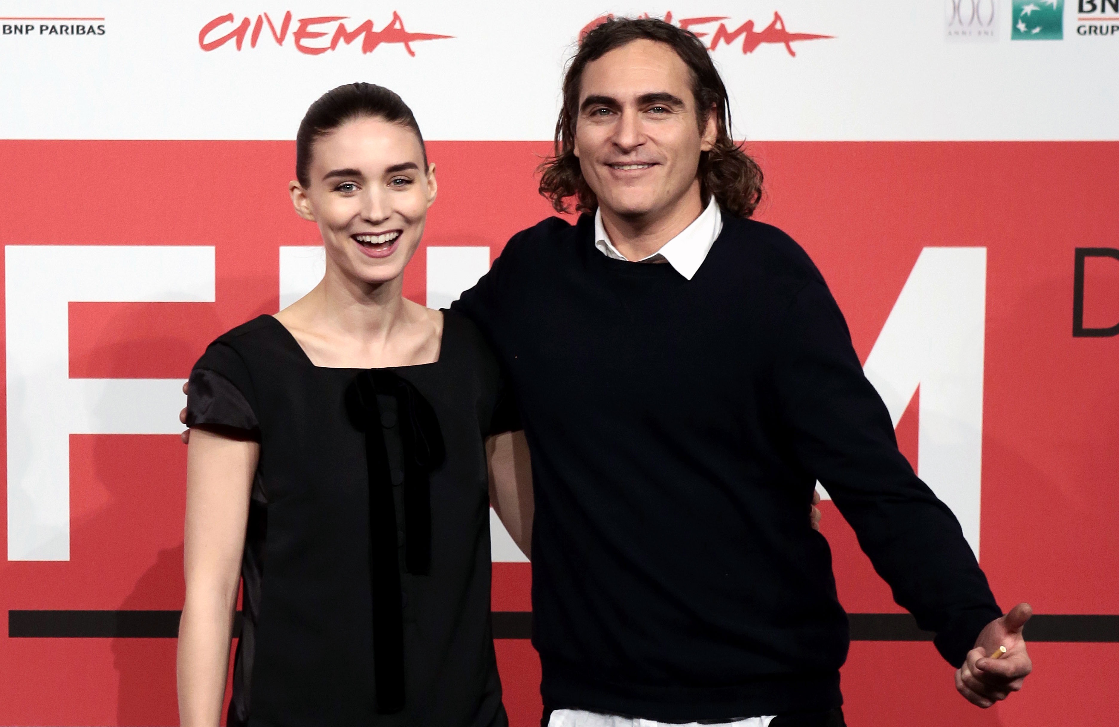 Joaquin Phoenix hen ho Rooney Mara anh 7