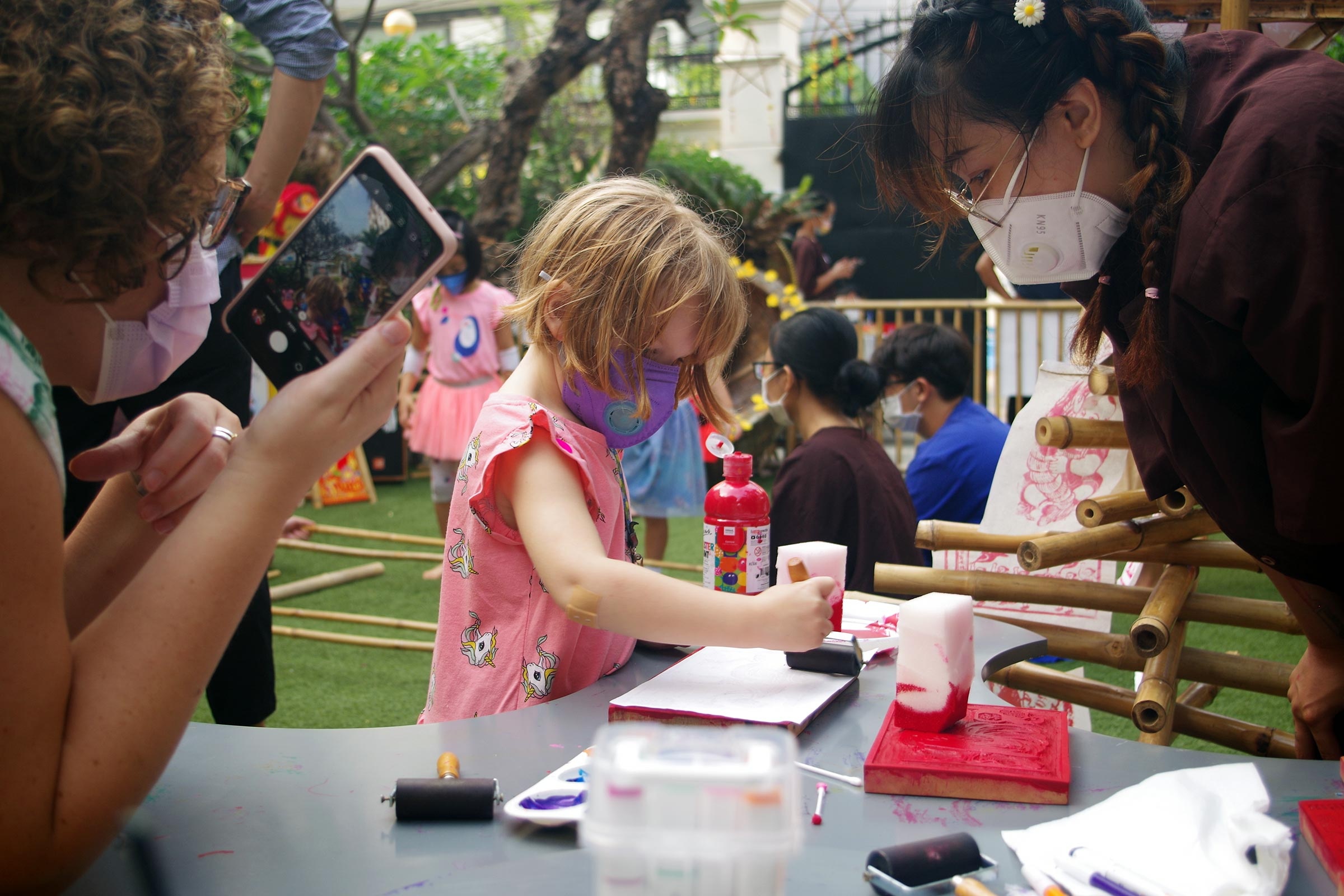 hoi trai Tet cho tre em o Thao Dien anh 2