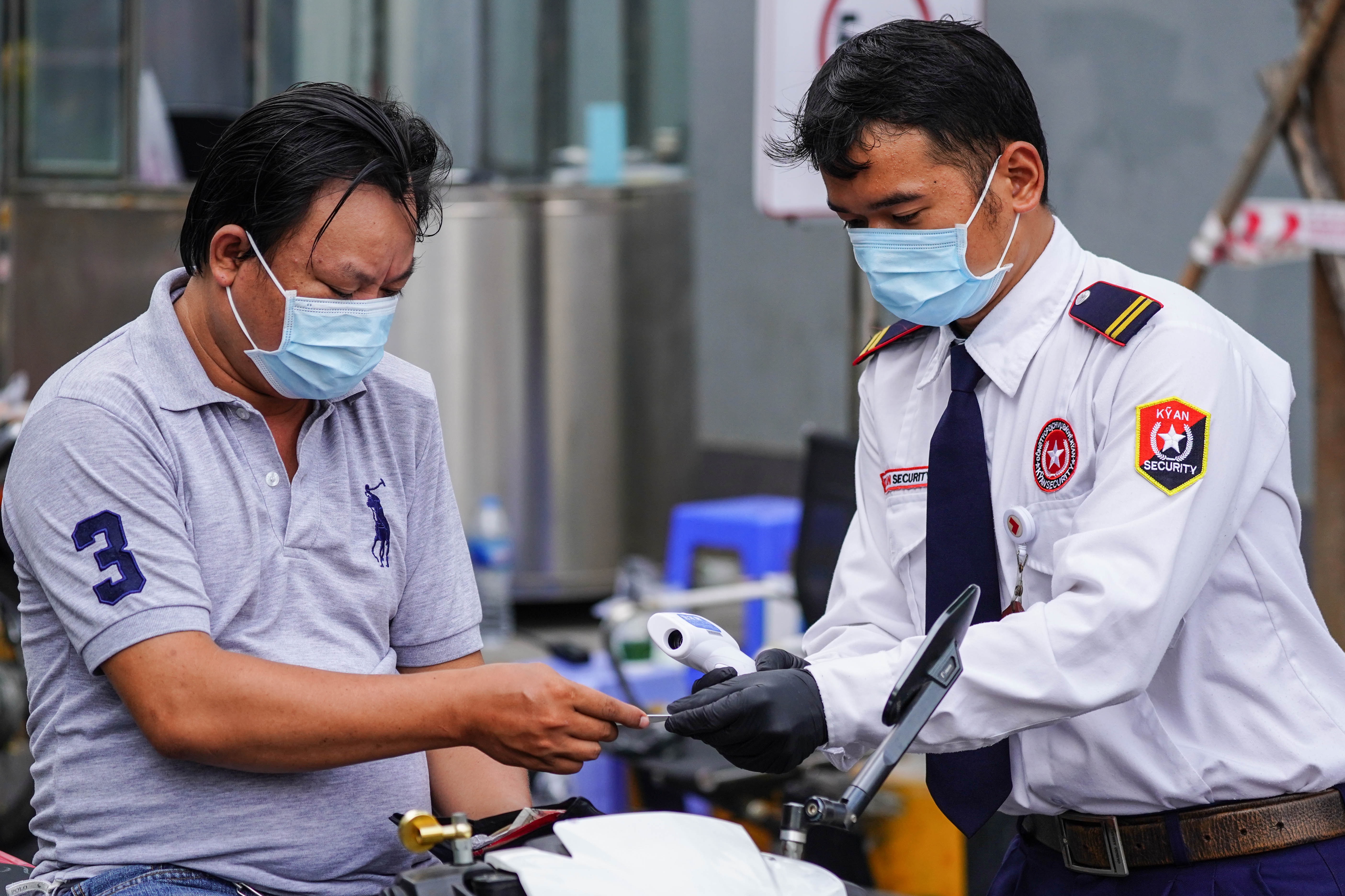 phong chong dich o chung cu anh 1