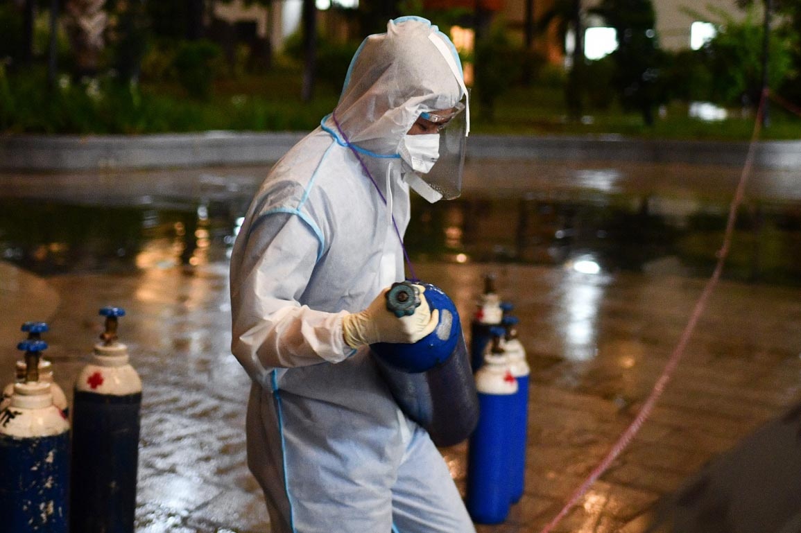 Cu dan chung cu o TP.HCM lap doi giup nhau mua dich hinh anh