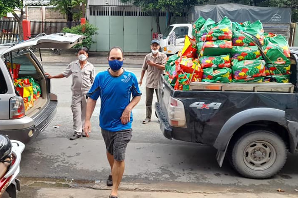 ong tay lam thien nguyen anh 7