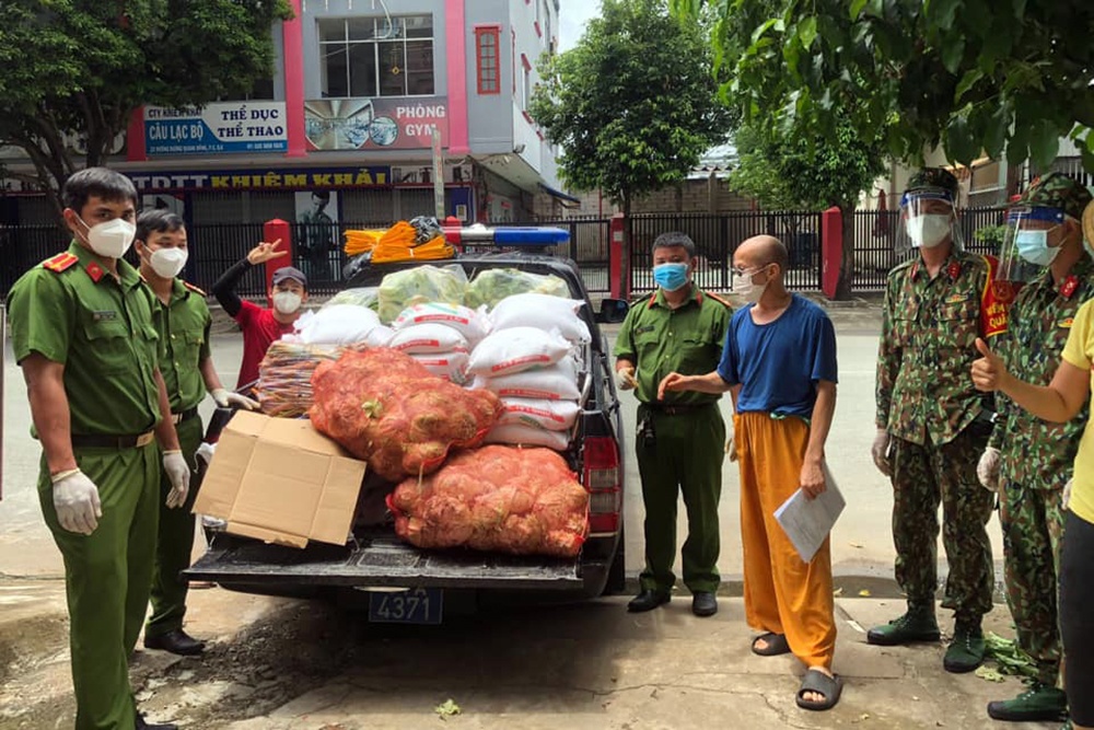 ong tay lam thien nguyen anh 8