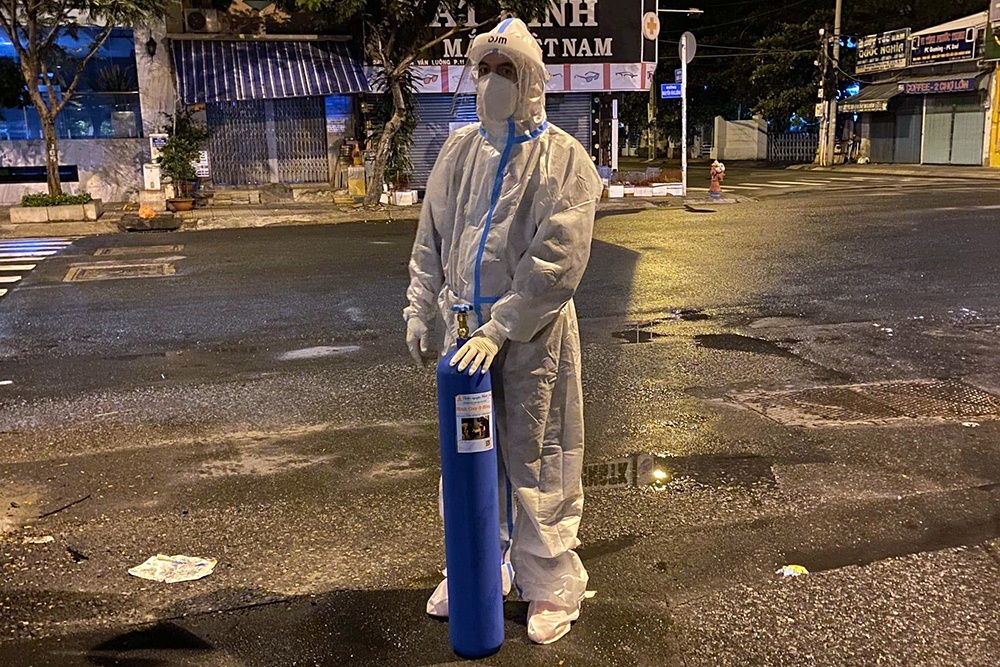 cặp vợ việt chồng tây giúp người nước ngoài ảnh 7 cap vo viet chong tay giup nguoi nuoc ngoai anh 7