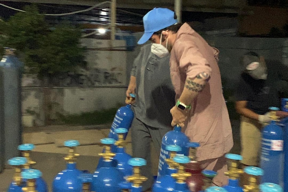 cặp vợ việt chồng tây giúp người nước ngoài ảnh 8 cap vo viet chong tay giup nguoi nuoc ngoai anh 8