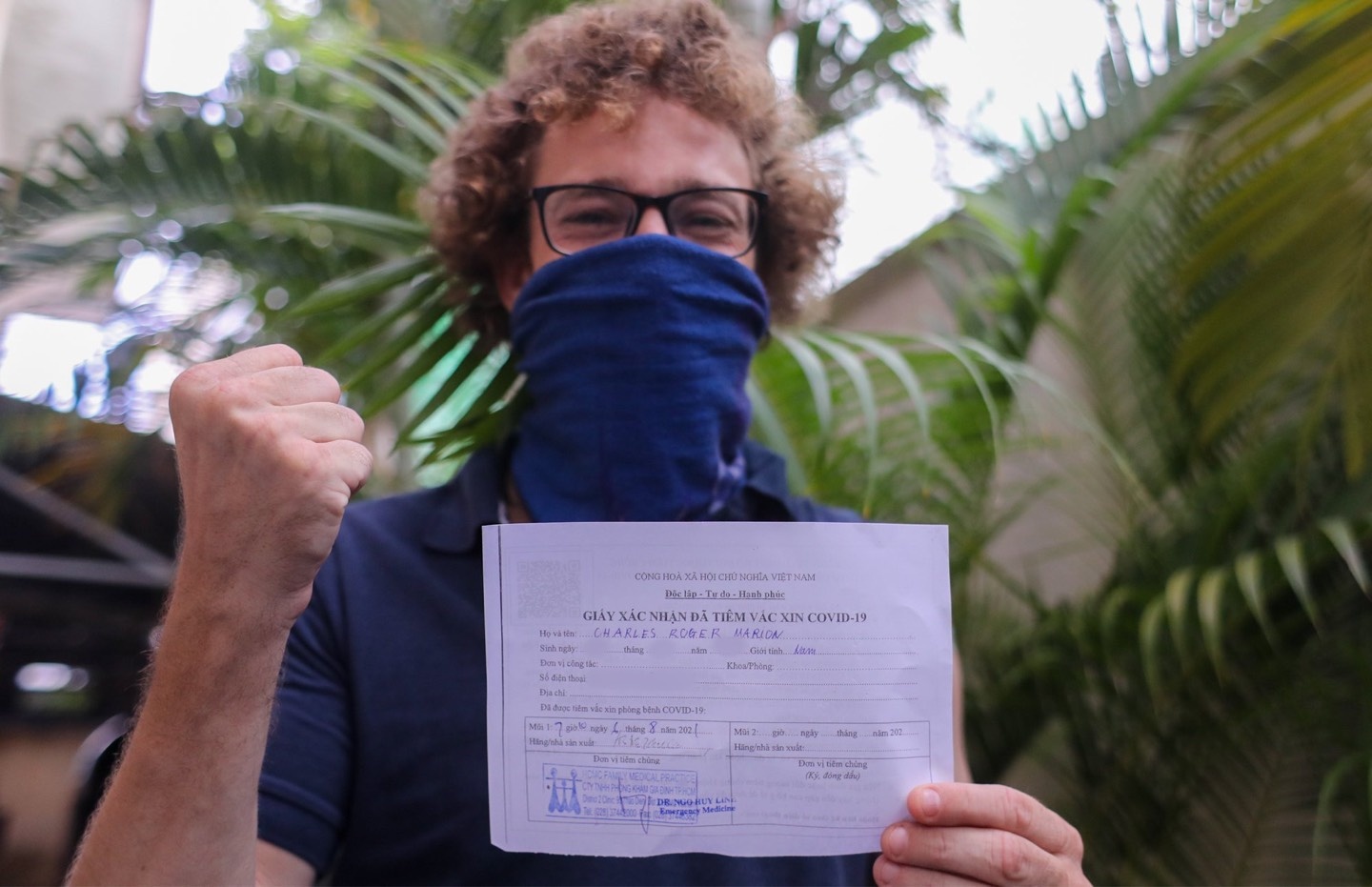 nguoi nuoc ngoai tiem vaccine anh 1