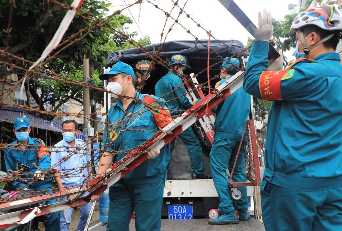 Chung cu o TP.HCM go bo rao chan, cu dan cho cac tien ich mo lai hinh anh