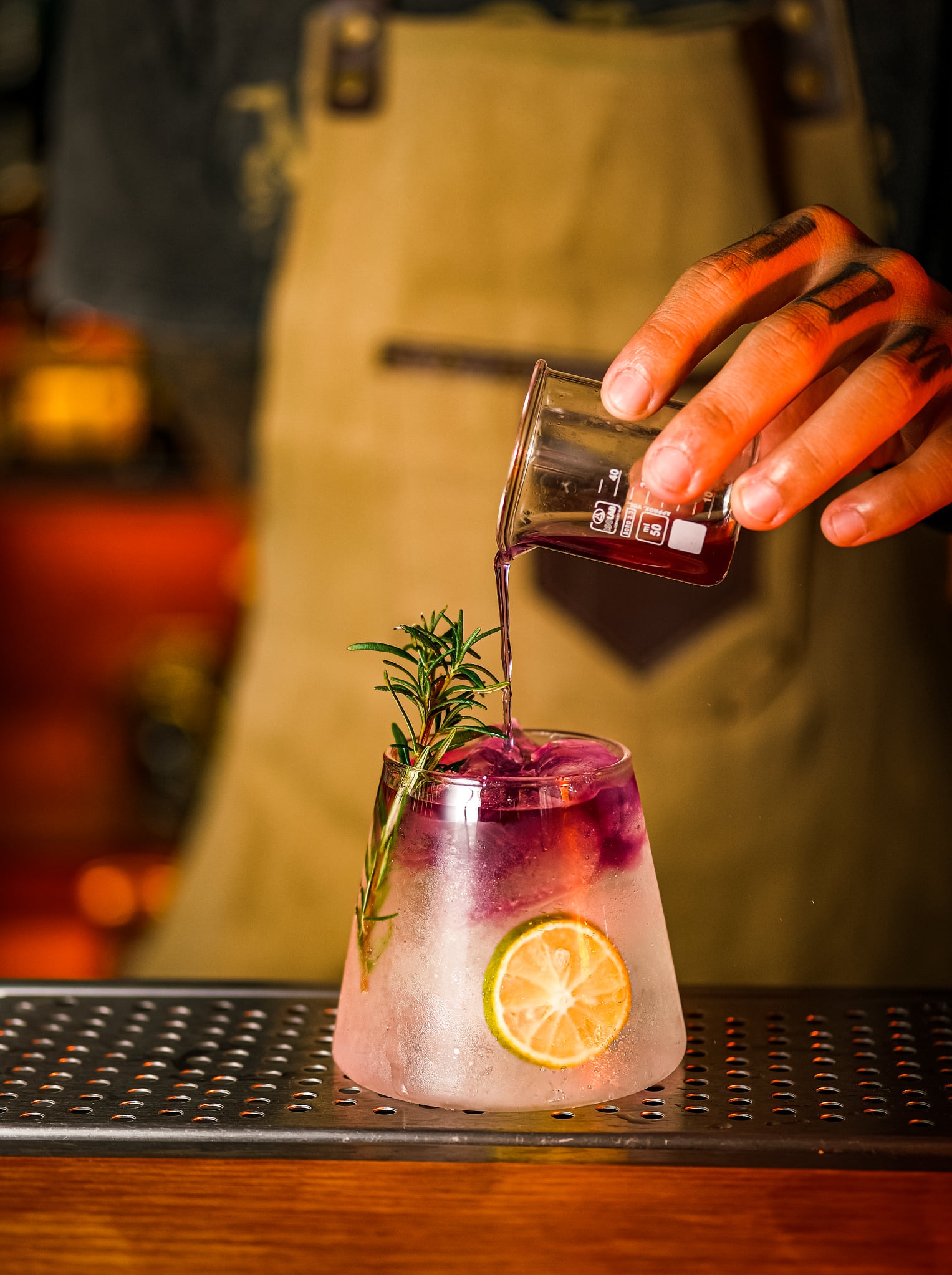 chang trai TP.HCM mo quan bar anh 6