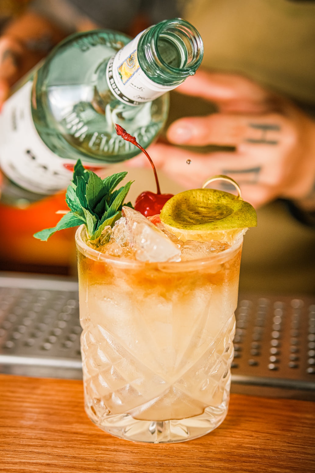 chang trai TP.HCM mo quan bar anh 5