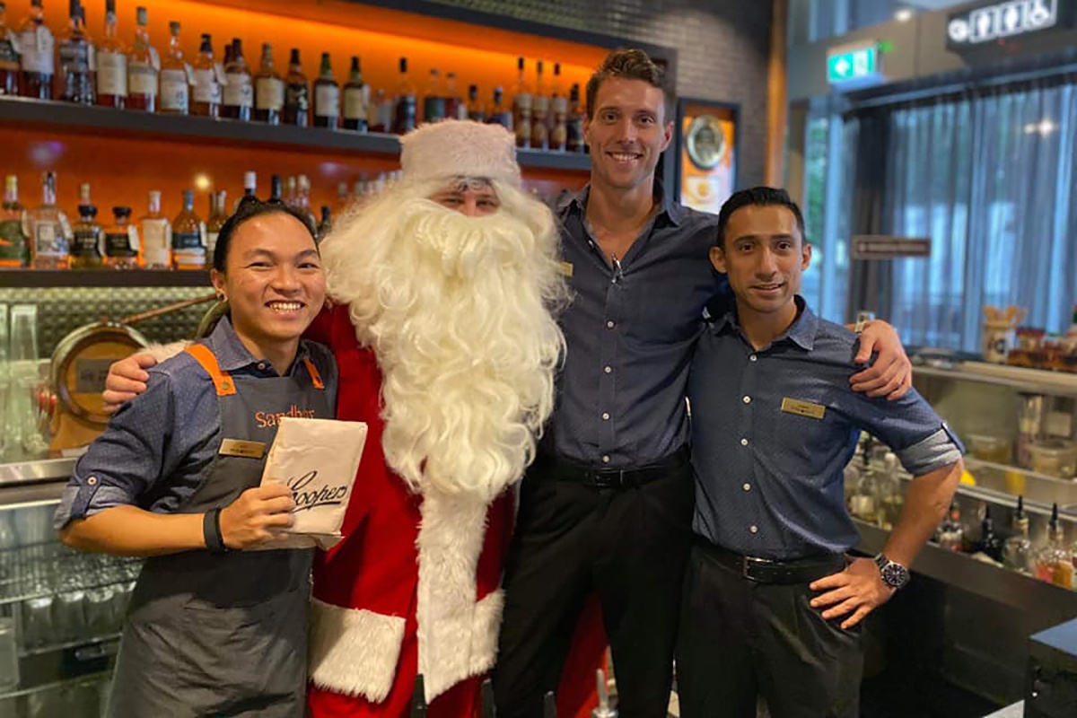 chang trai TP.HCM mo quan bar anh 8