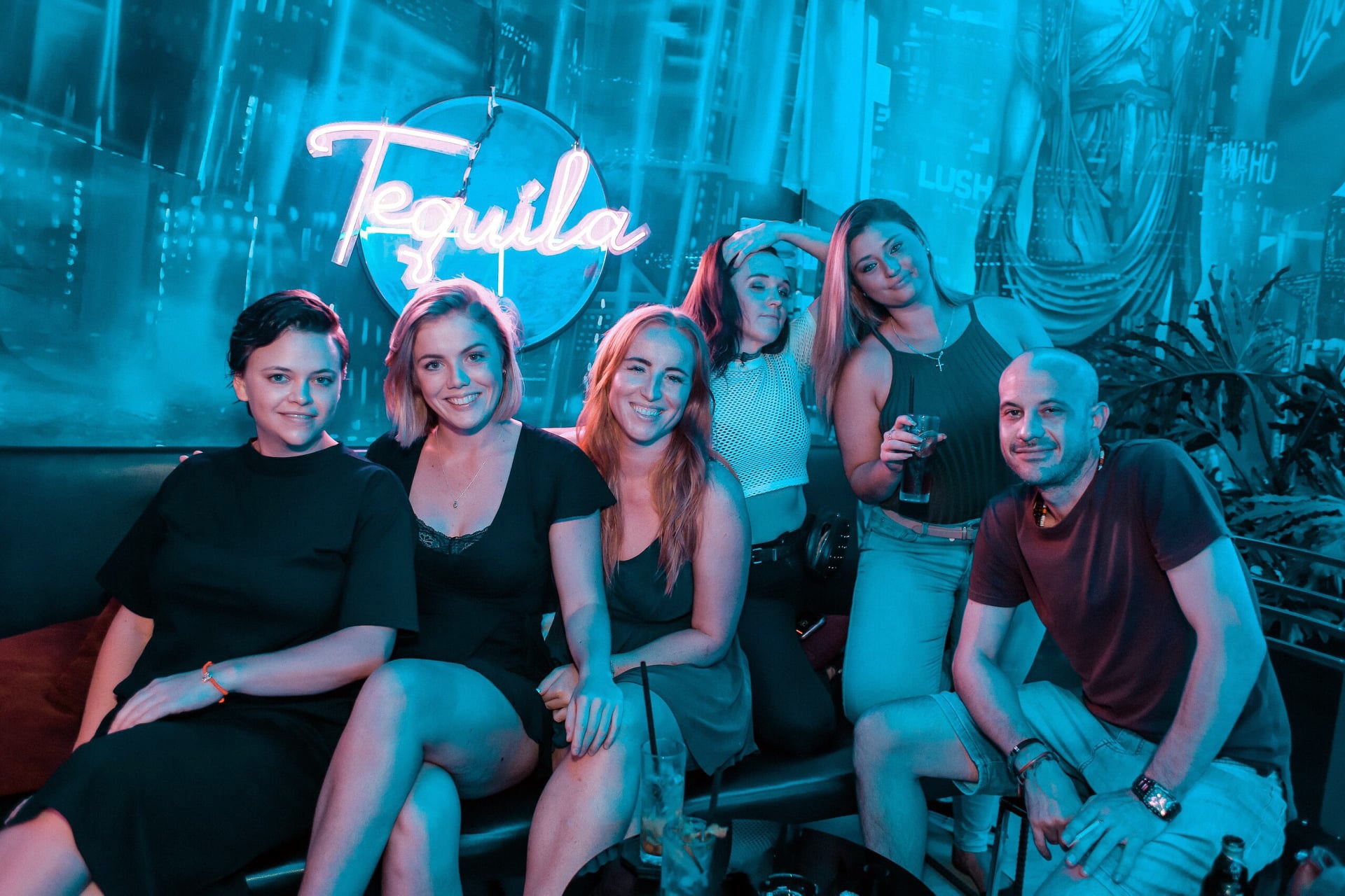 chung cu ca phe pho di bo Nguyen Hue anh 4