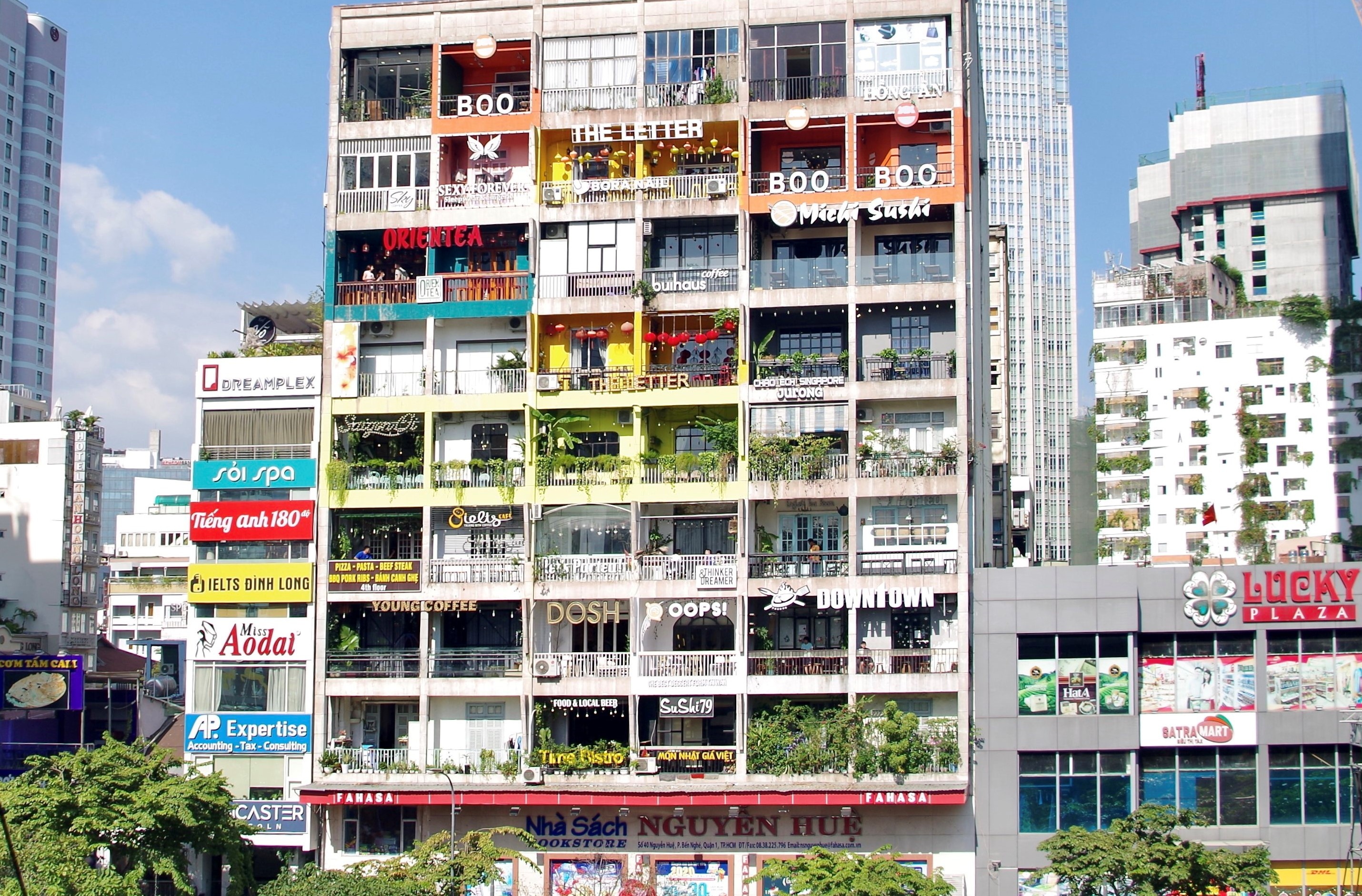 Chung cu 42 Nguyen Hue doi khach den quan ca phe hinh anh