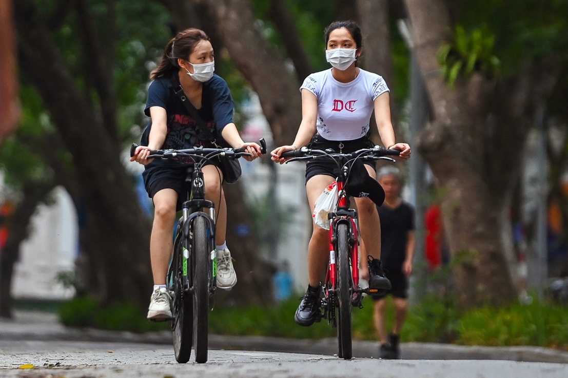 Nguoi dan TP.HCM: Xe dap cong cong thich hop de trai nghiem hinh anh