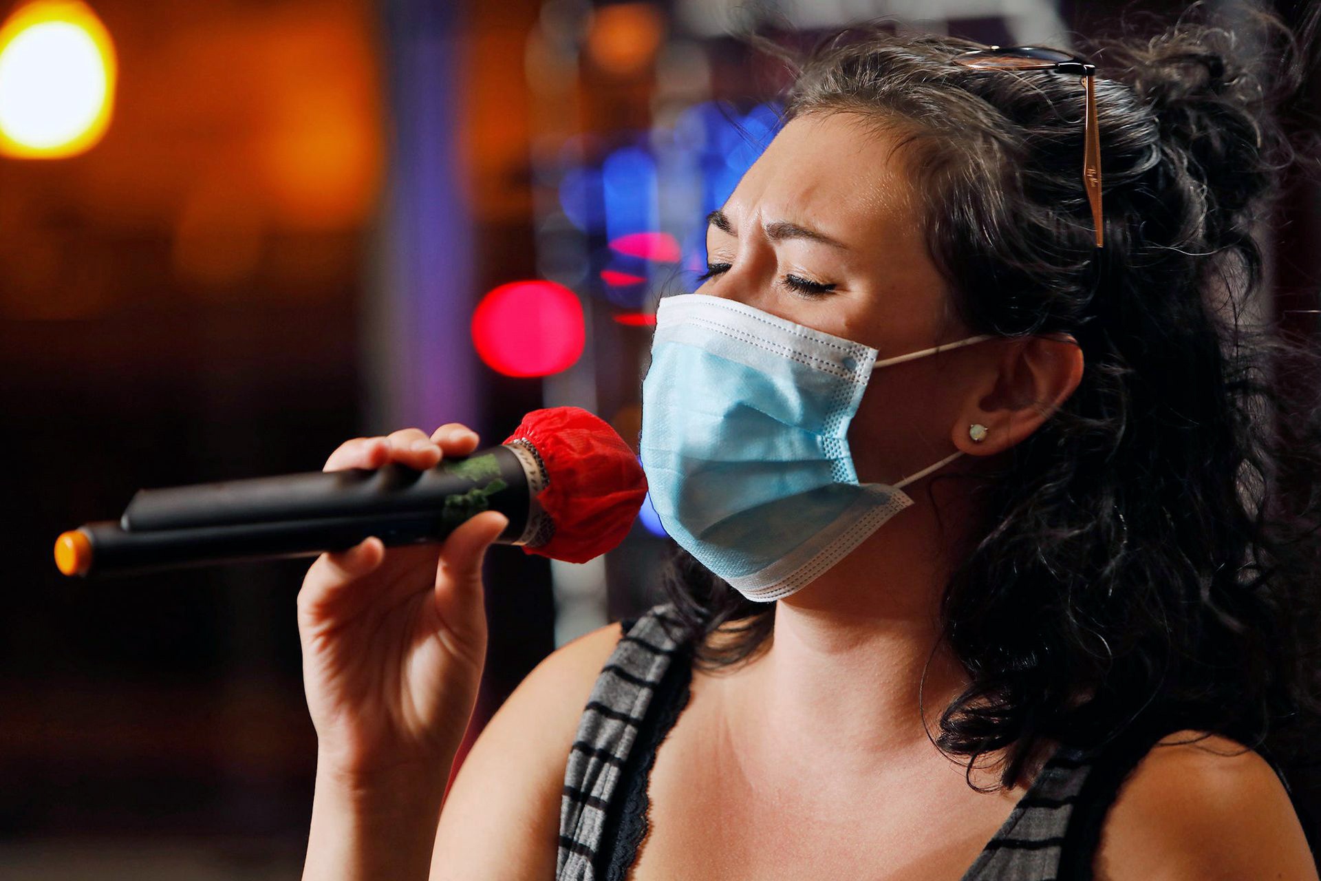 Doi di hat karaoke o TP.HCM hinh anh