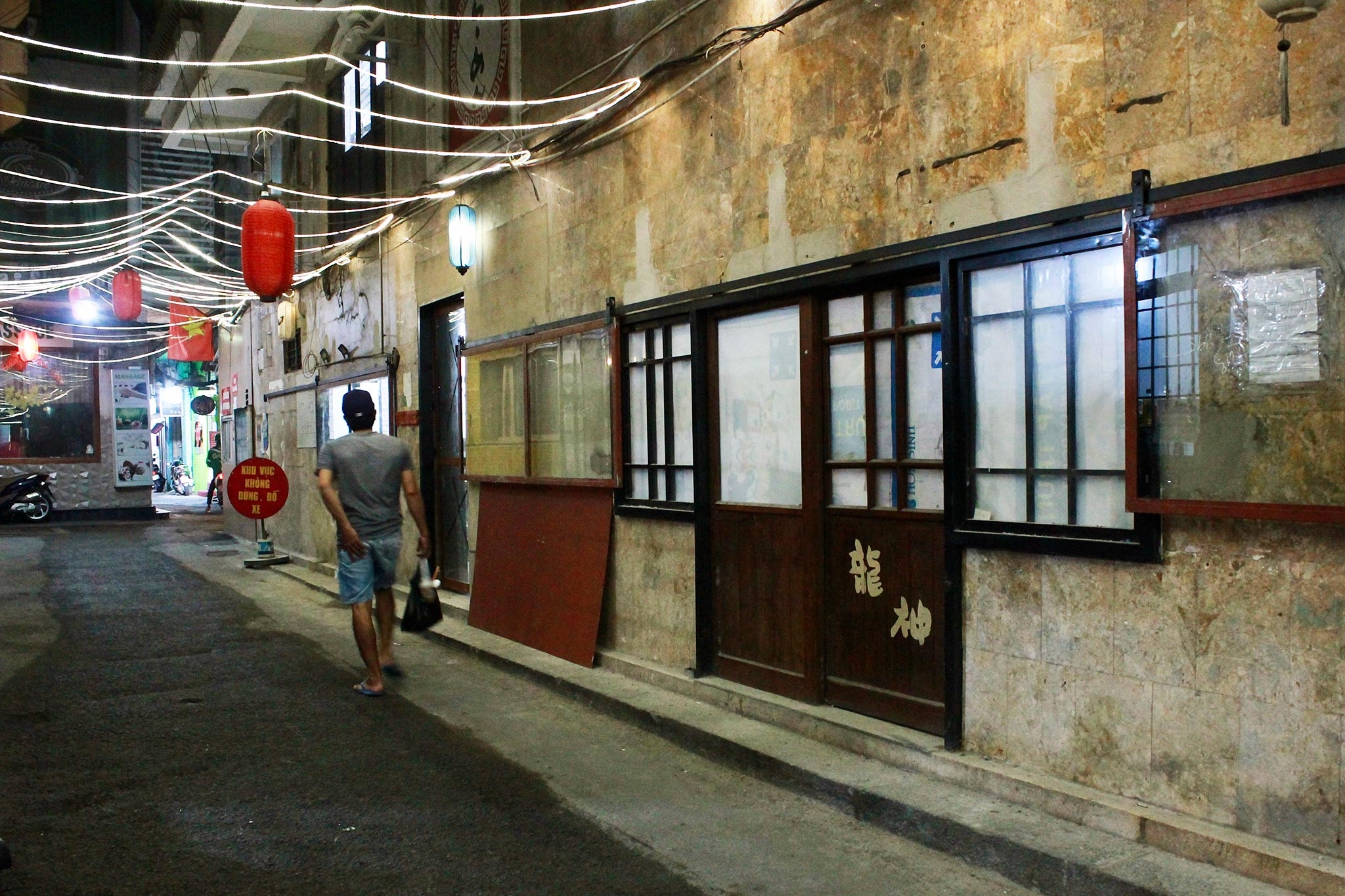 Khu pho Nhat Ban o TP.HCM diu hiu sau ngay mo cua hinh anh