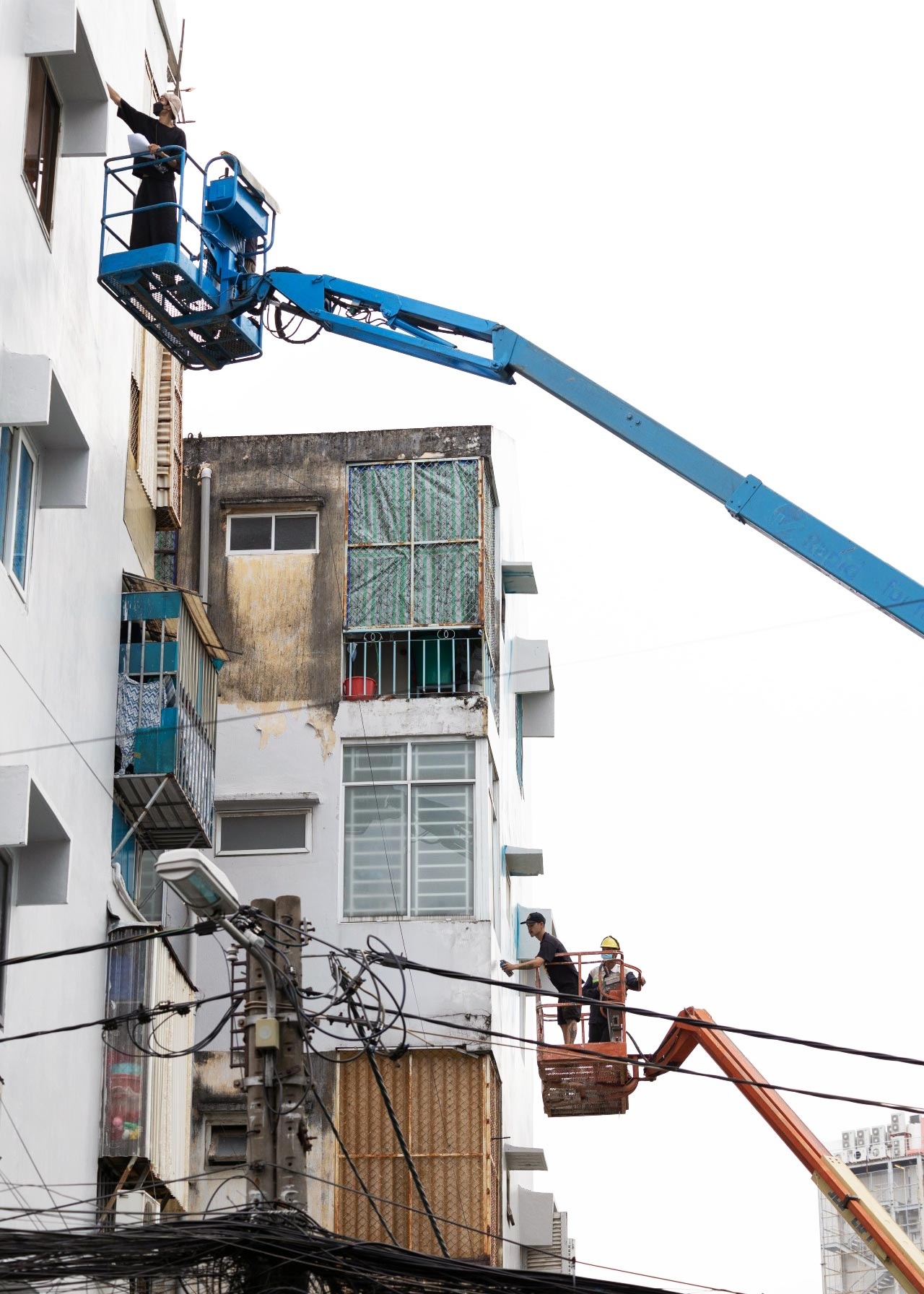 Tranh tuong o chung cu cu quan 1 anh 3