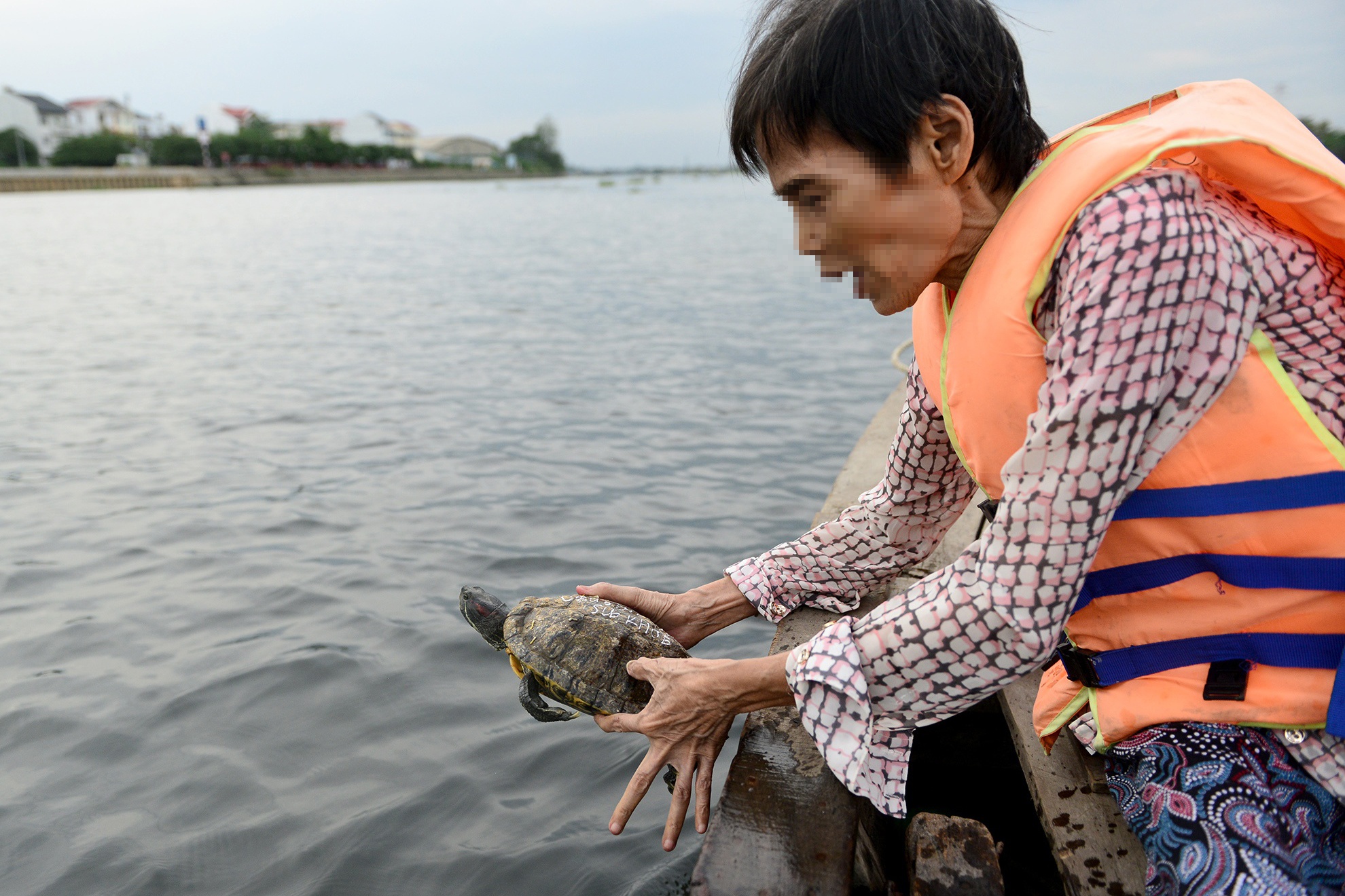 ban rua tren via he TP.HCM anh 8