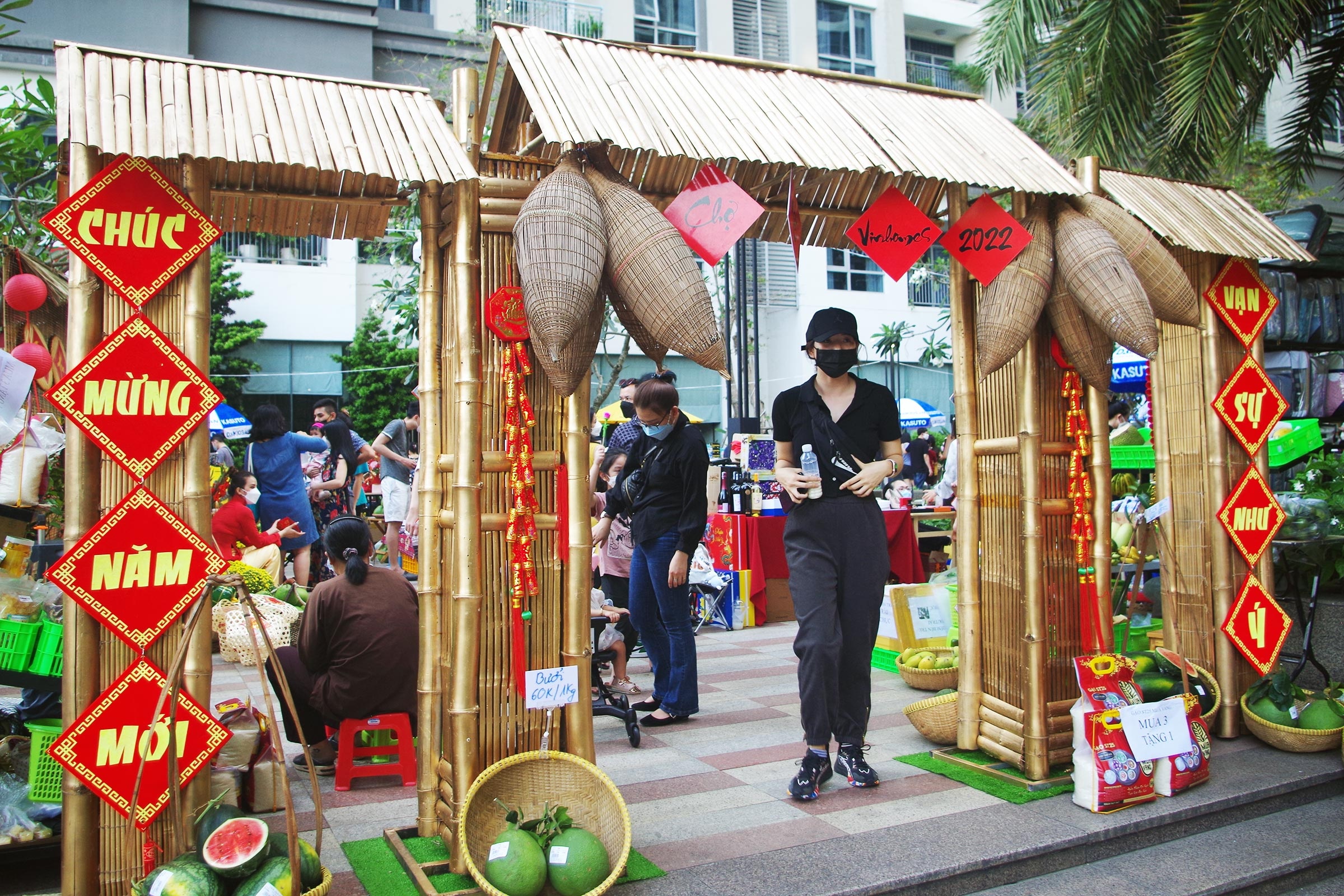 cho Tet que o chung cu TP.HCM anh 1