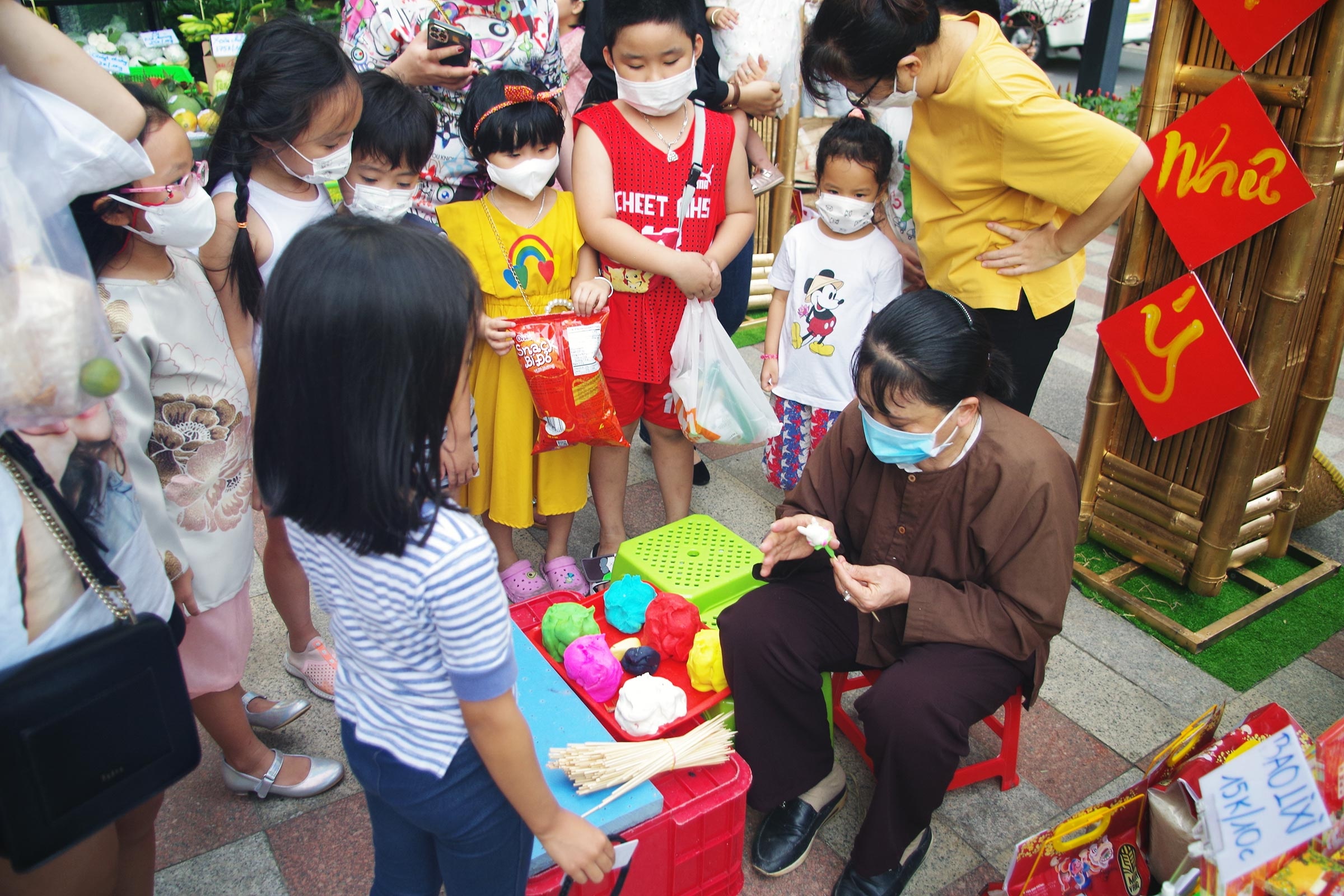 cho Tet que o chung cu TP.HCM anh 8