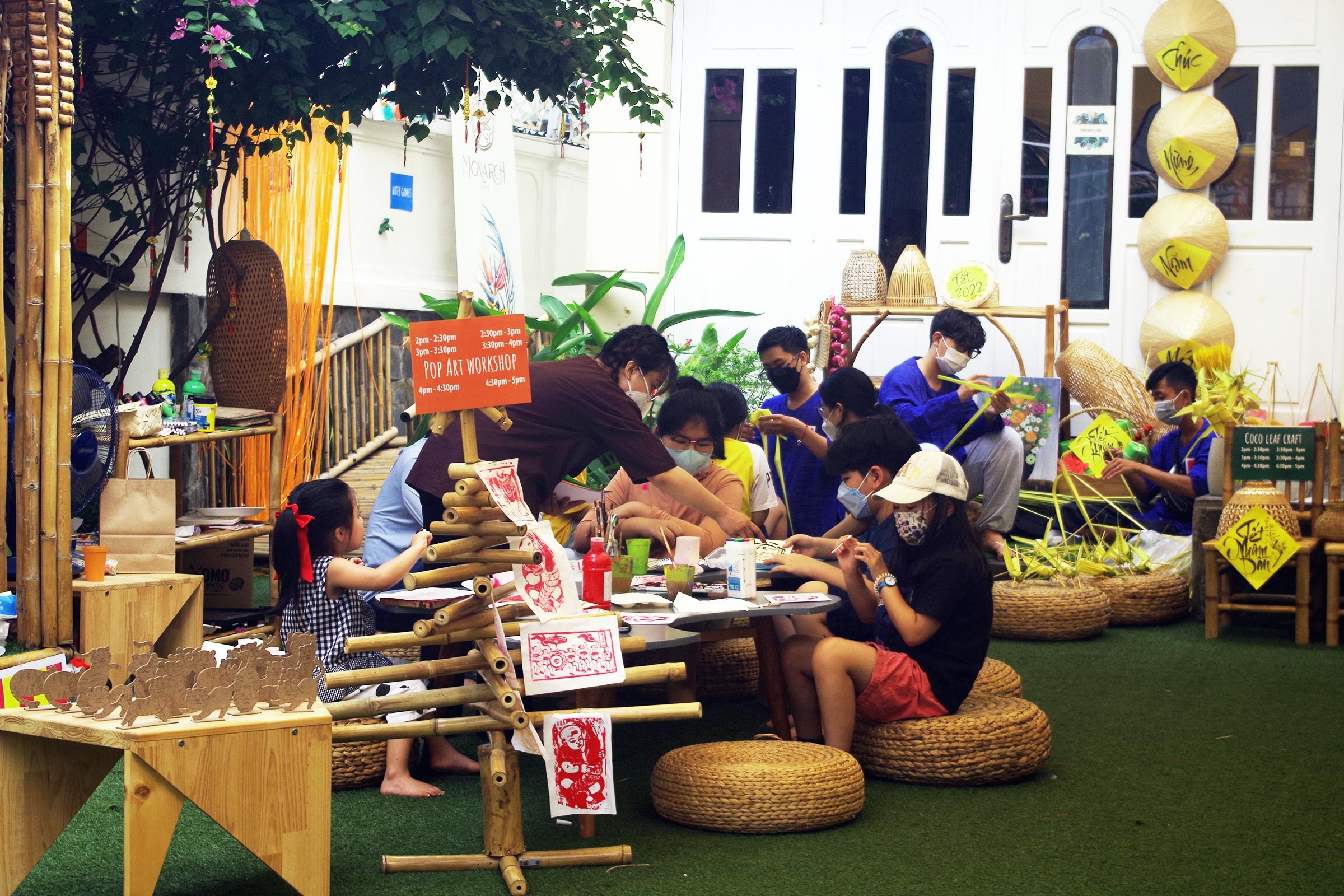 hoi trai Tet cho tre em o Thao Dien anh 6